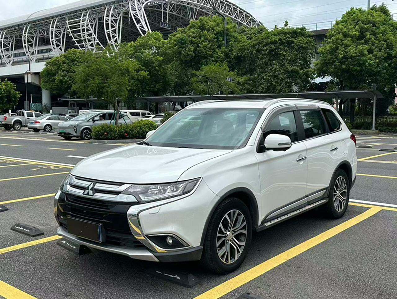 Outlander 2016 2.4L AWD Elite 5-Seater photo 4