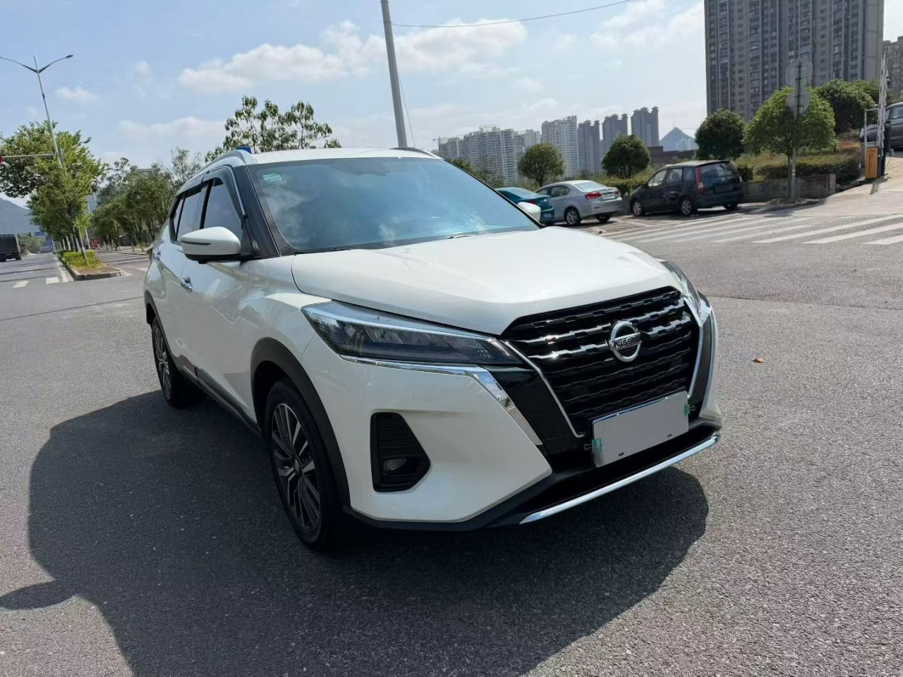 2022 1.5L CVT XV Luxury photo 3