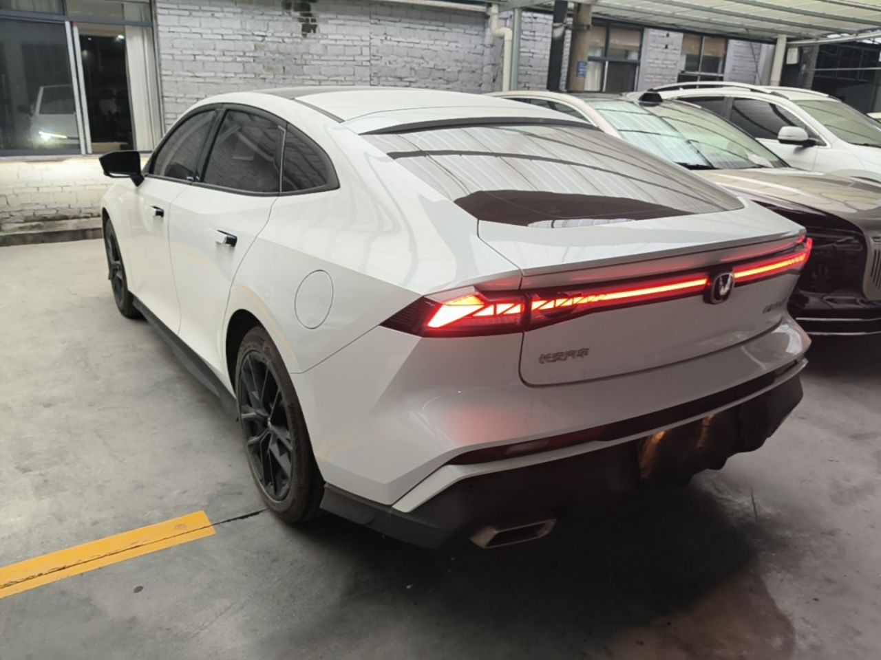 UNI-V 2024 1.5T Premium photo 4
