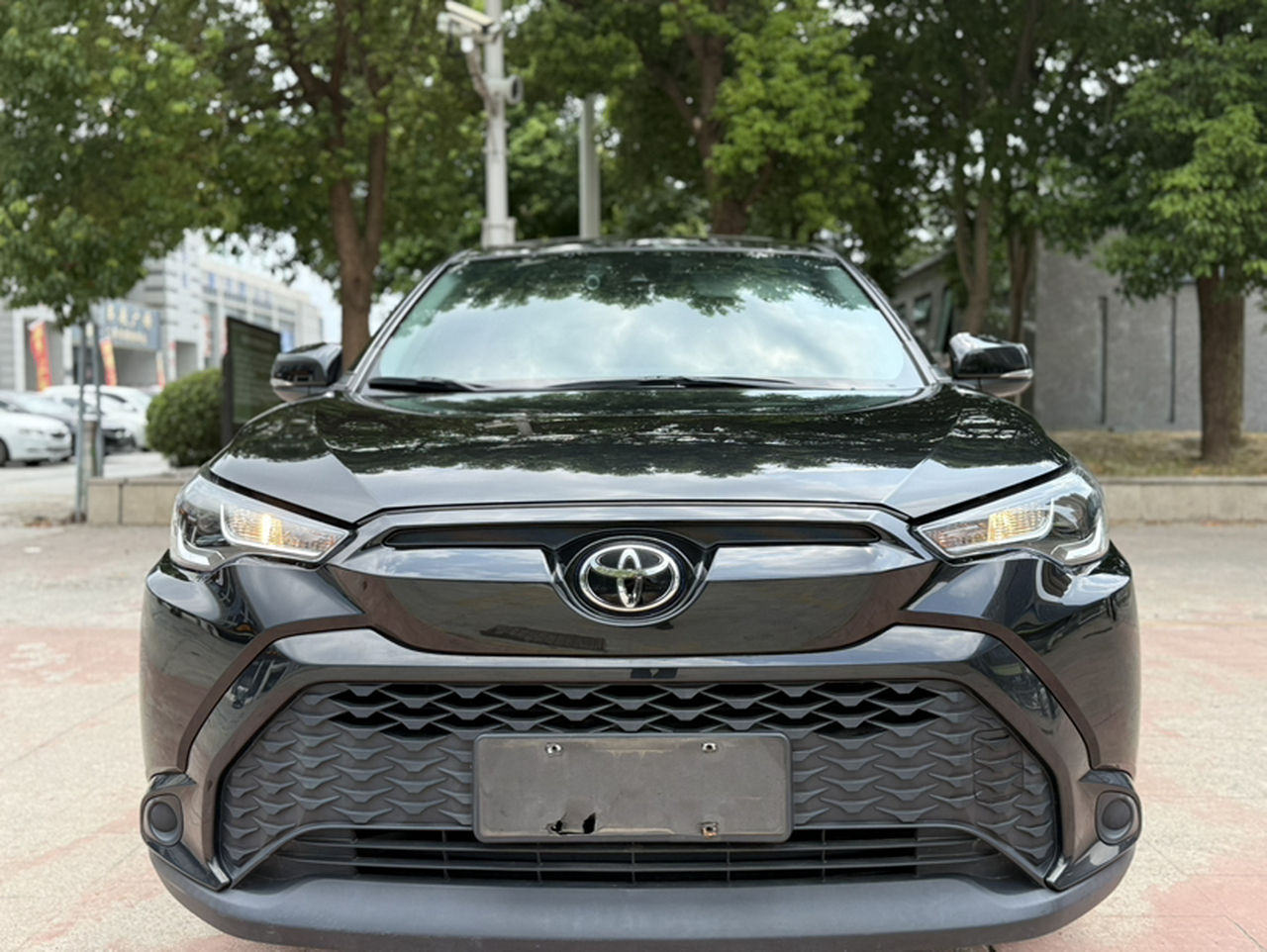 Frontlander 2022 2.0L CVT Leading photo 2
