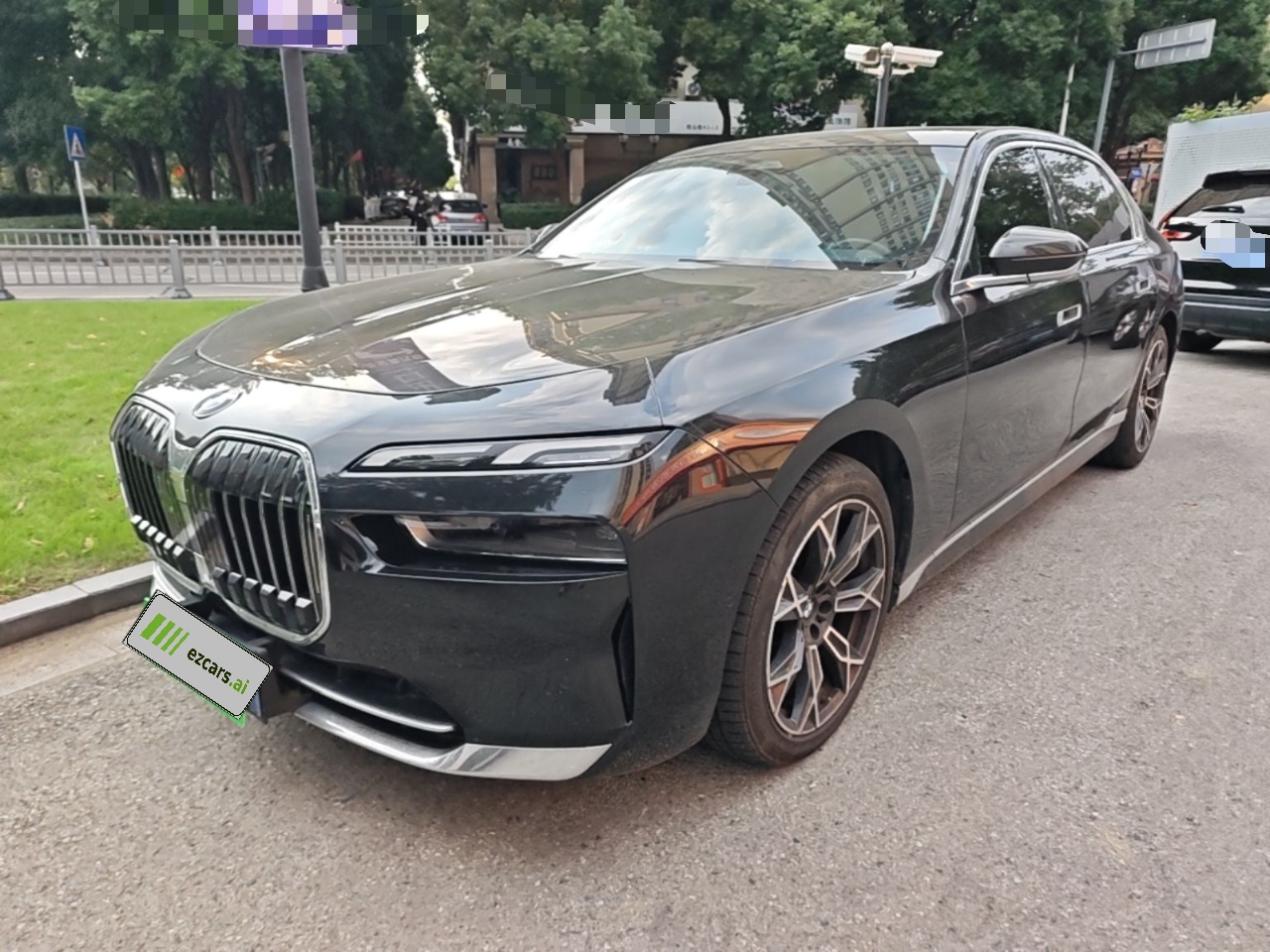 7 Series 2023 735Li Luxury