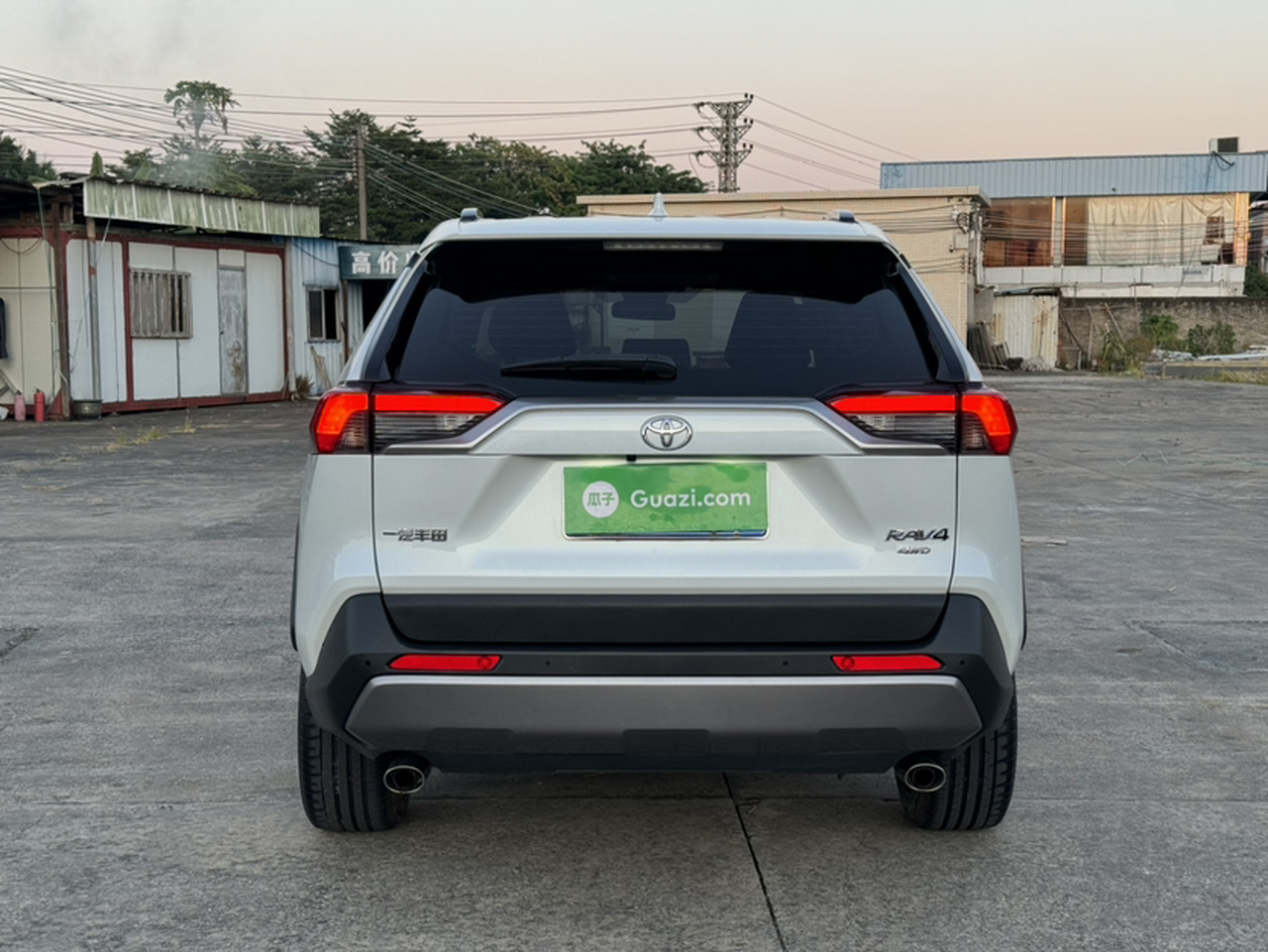 RAV4 2021 2.0L CVT AWD Premium photo 3