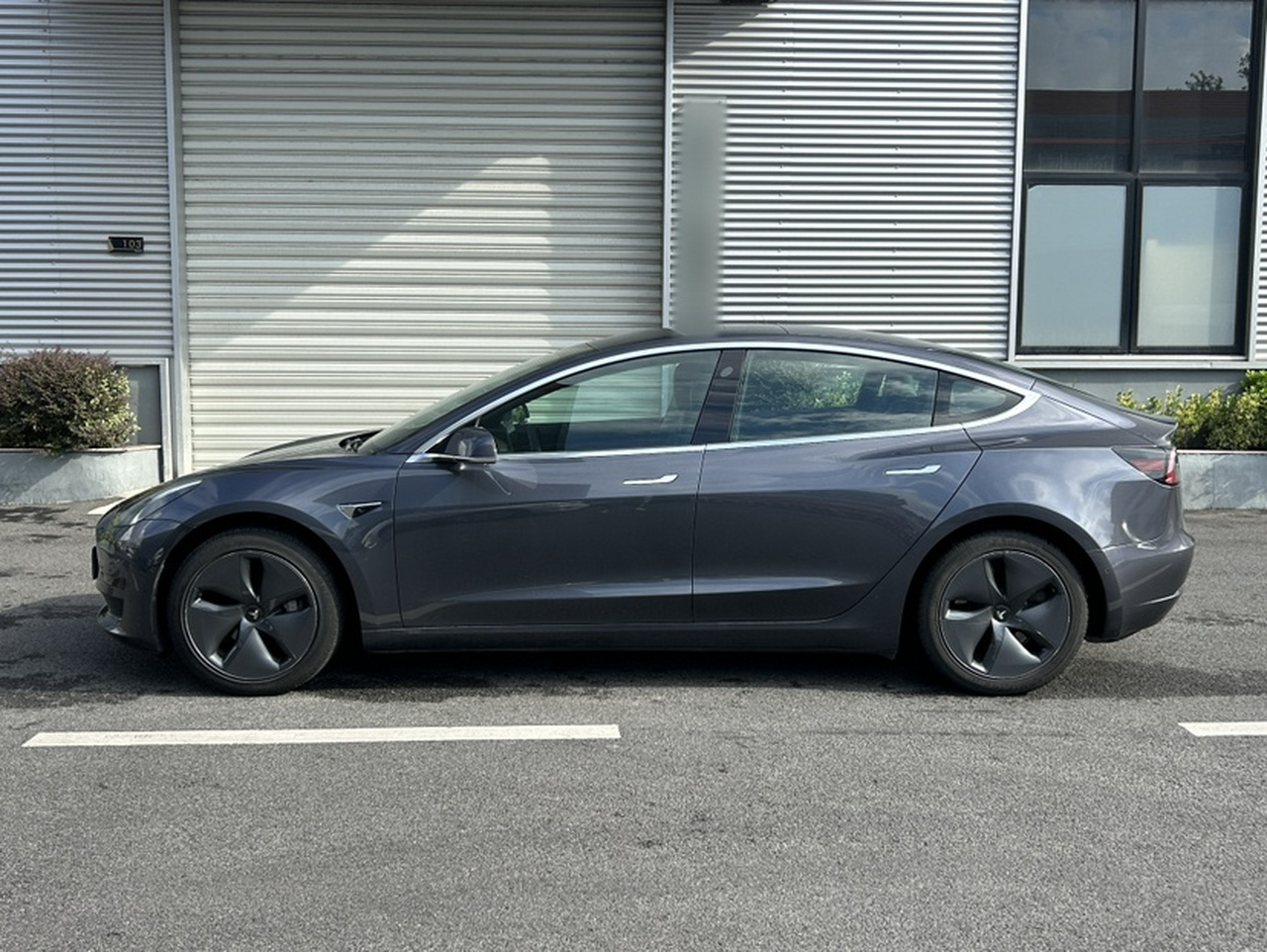 Model 3 2020 Standard Range RWD Upgraded photo 3