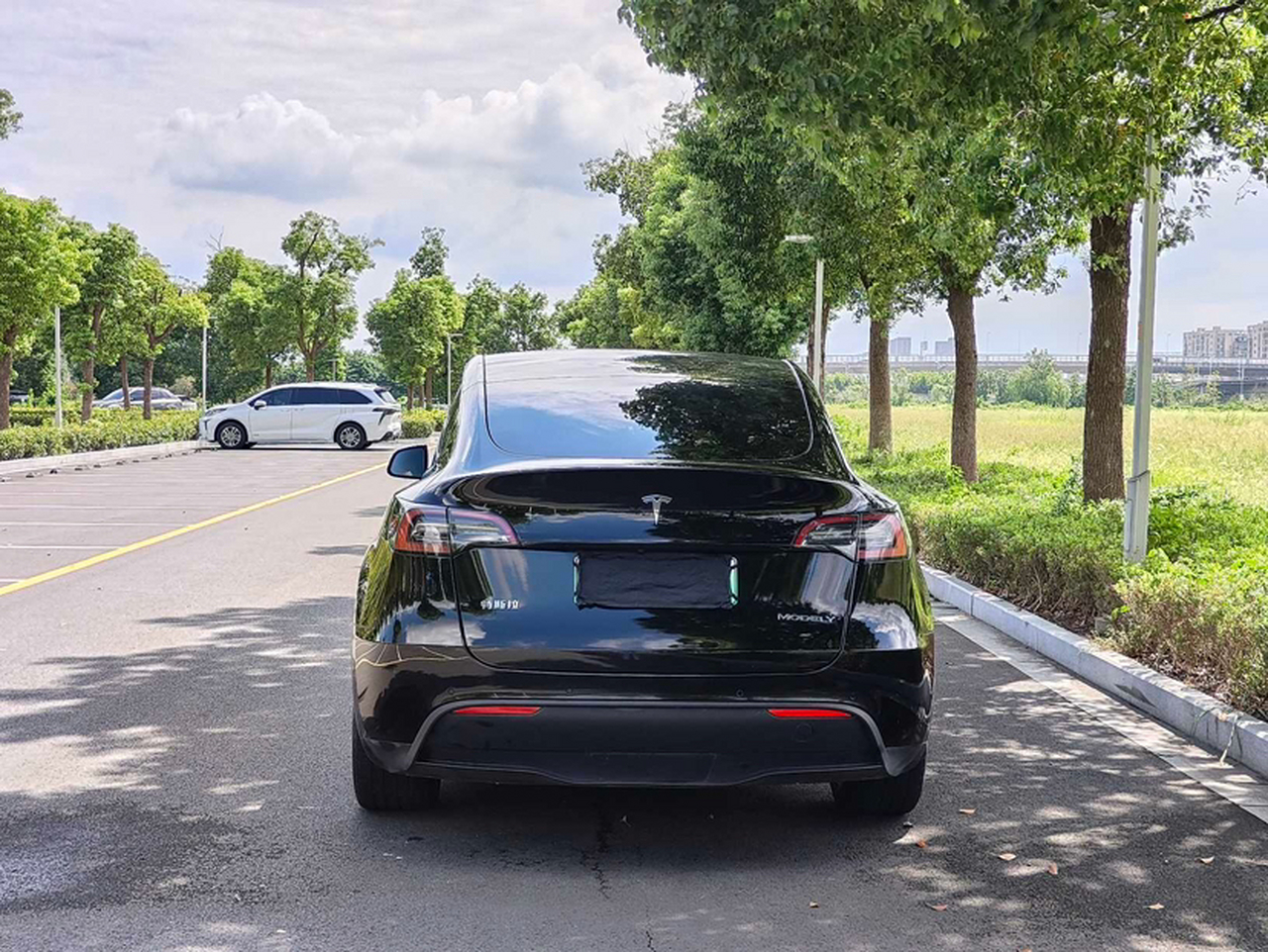 Model Y 2022 Facelift RWD photo 2
