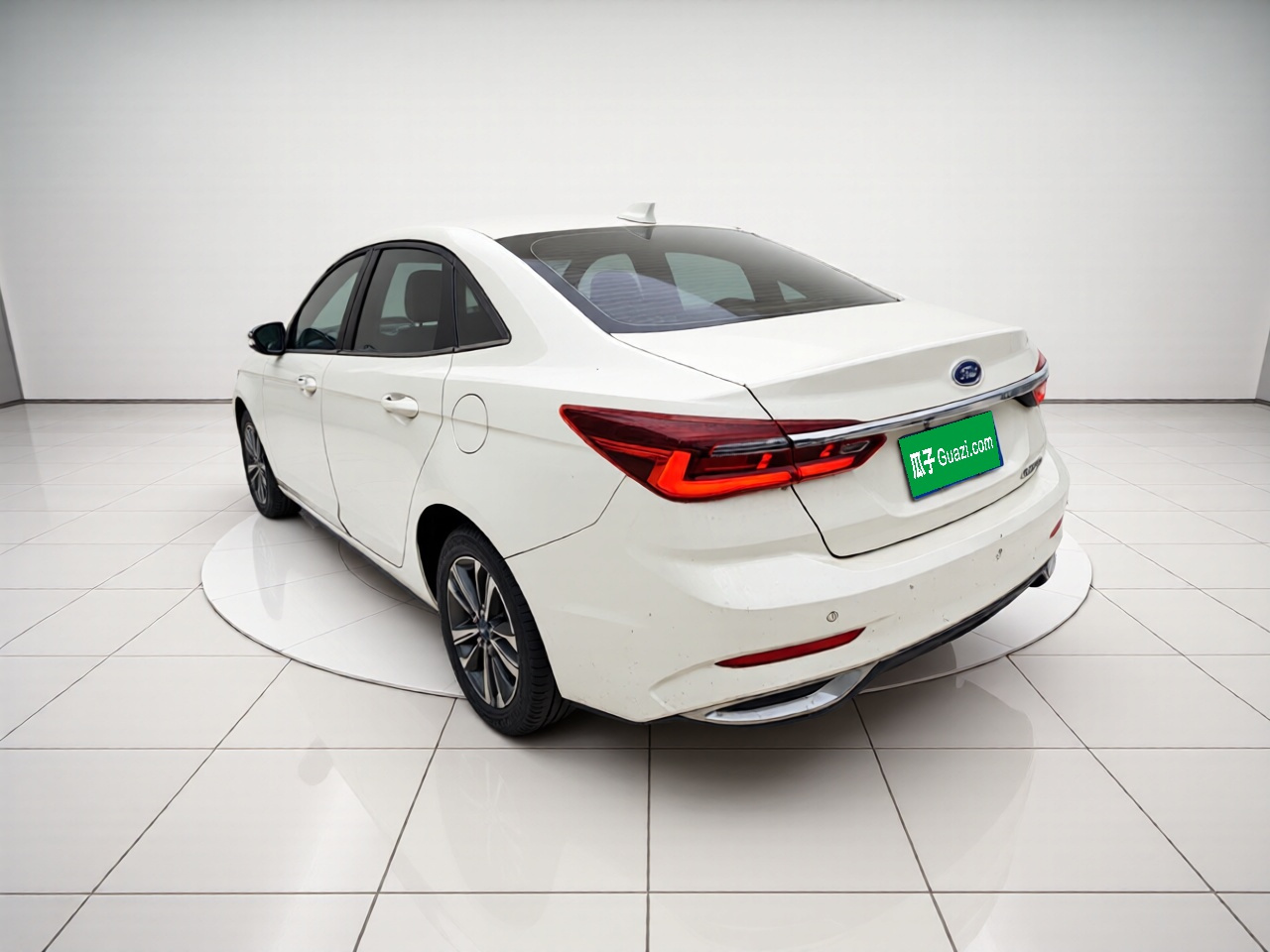 Escort 2021 1.5L AT photo 4