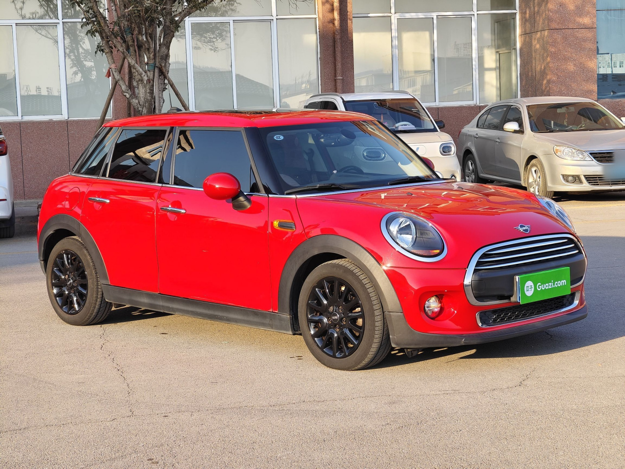 2019 1.5T ONE PLUS 5-Door photo 3