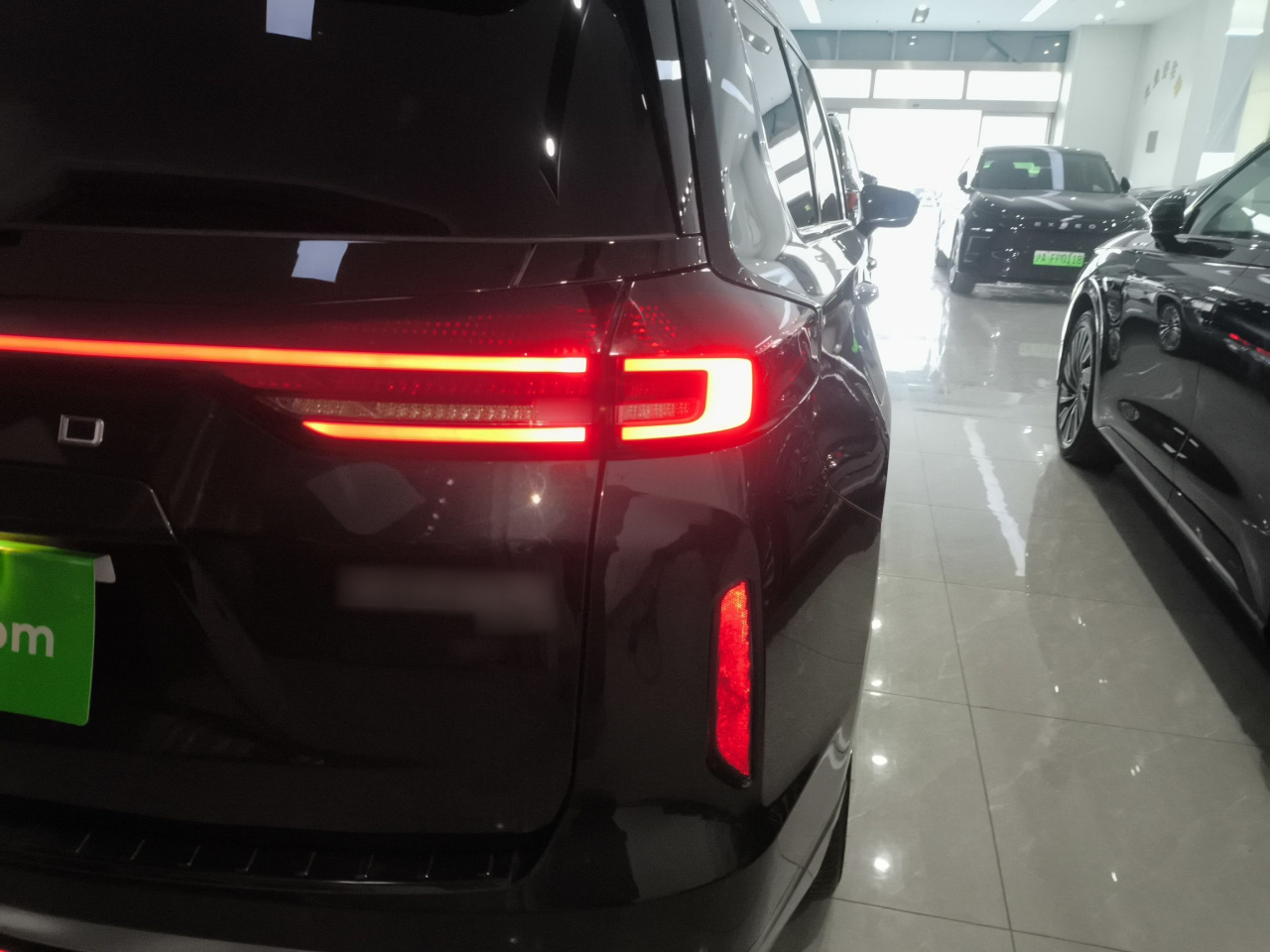 2023 400T AWD 7-Seater photo 4