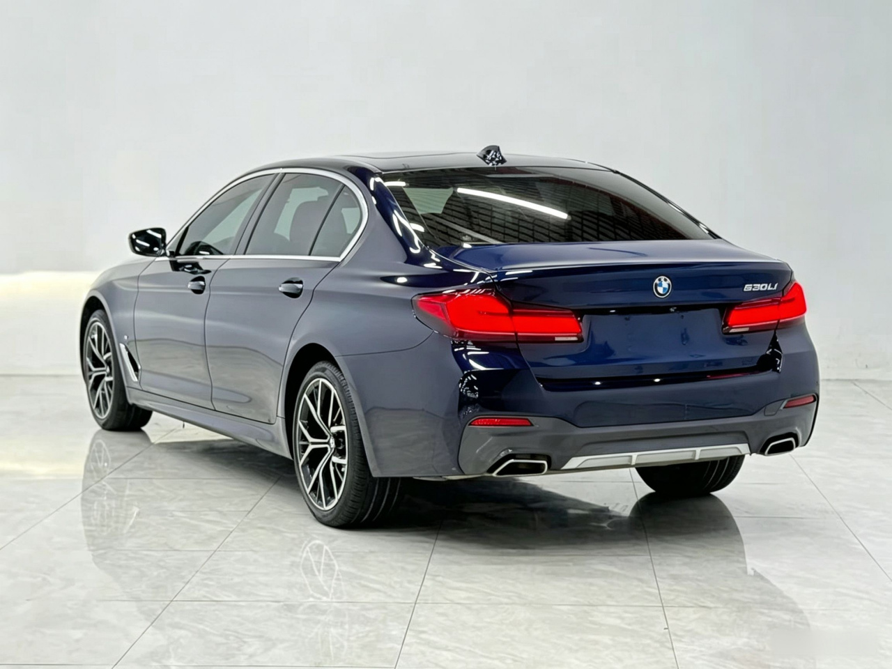 5 Series 2023 530Li Exclusive M Sport Package photo 4