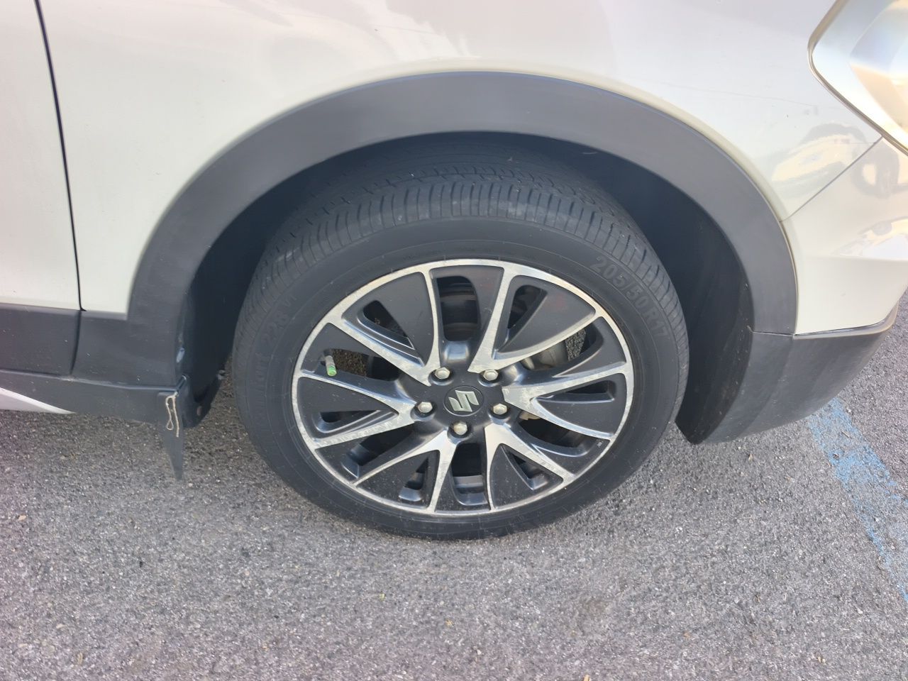 2014 1.6L CVT AWD Premium photo 5
