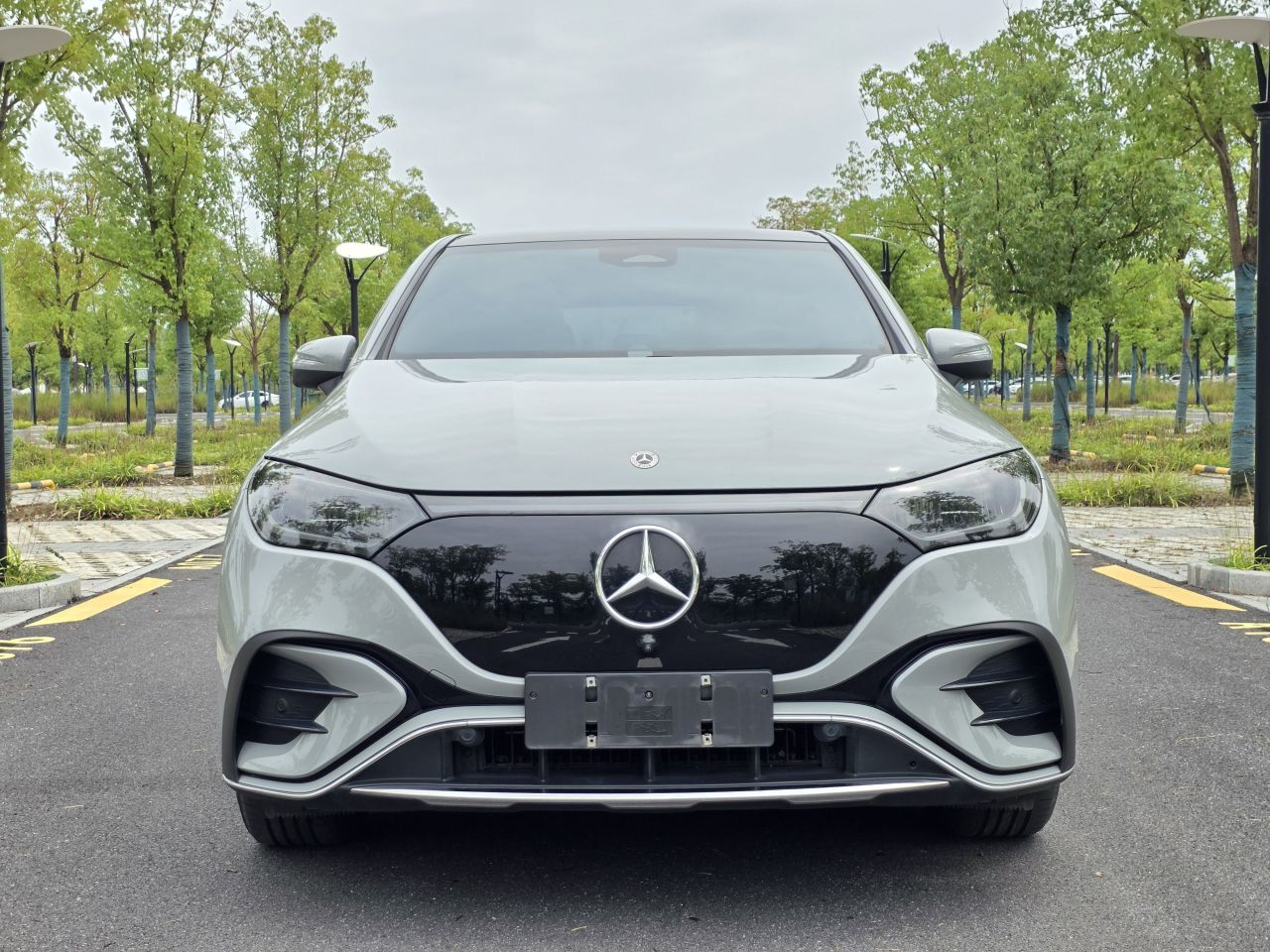 EQE SUV 2023 350 4MATIC photo 2