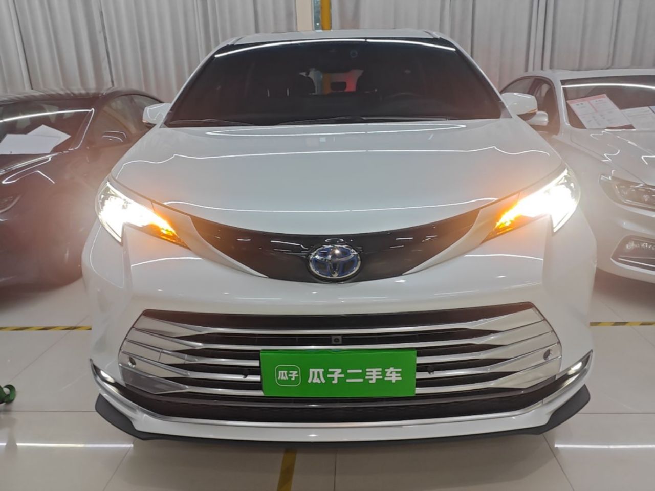 Sienna 2021 2.5L Hybrid Platinum photo 2