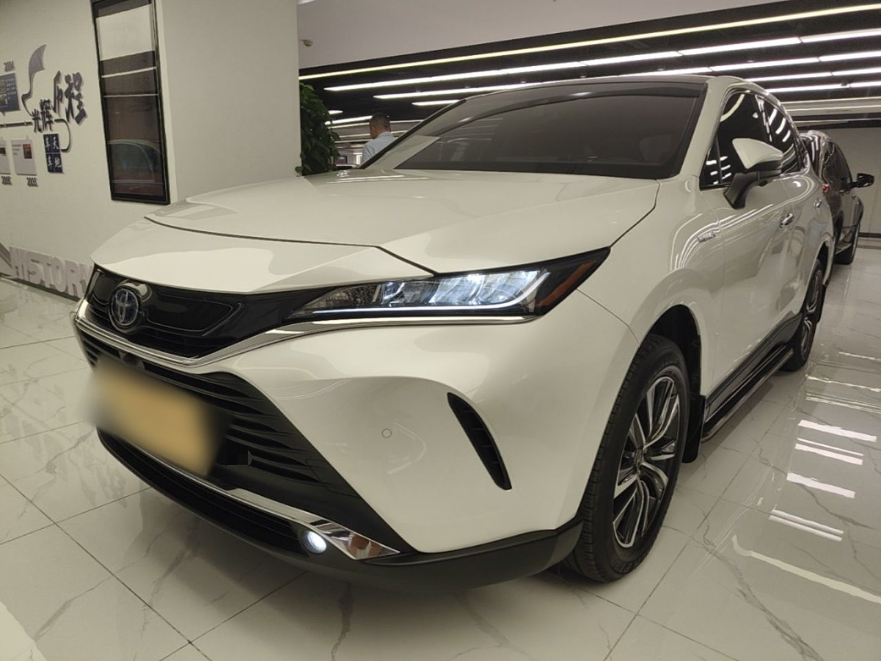 Harrier 2023 Hybrid 2.5L CVT AWD Luxury