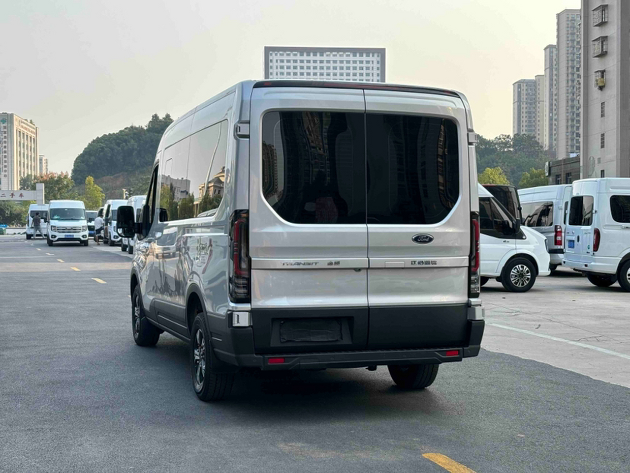 Transit T8 2024 T8 2.3T Diesel AT Medium Wheelbase 9-Seater 2/2/2/3 photo 4