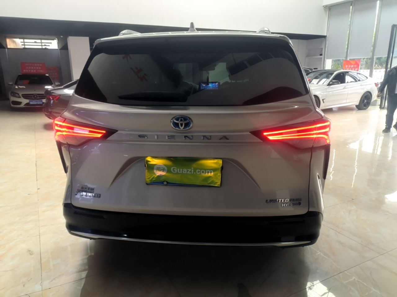 Sienna 2021 2.5L Hybrid Supreme photo 3