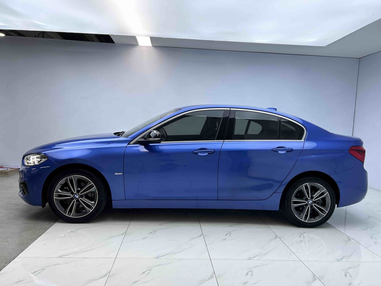 1 Series 2018 118i Sport photo 4