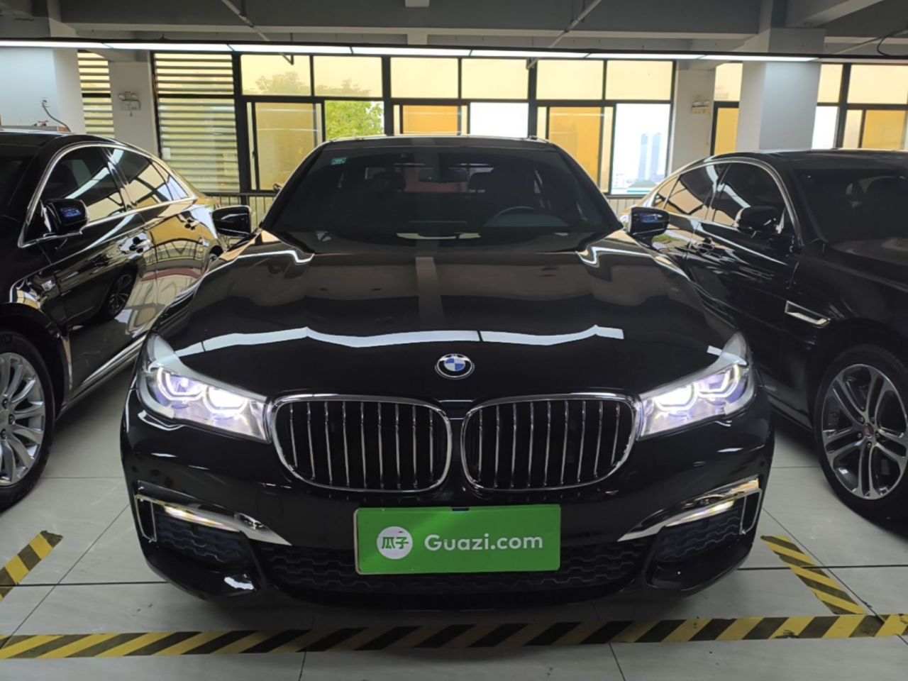 7 Series 2018 730Li Leading M Sport Package photo 2