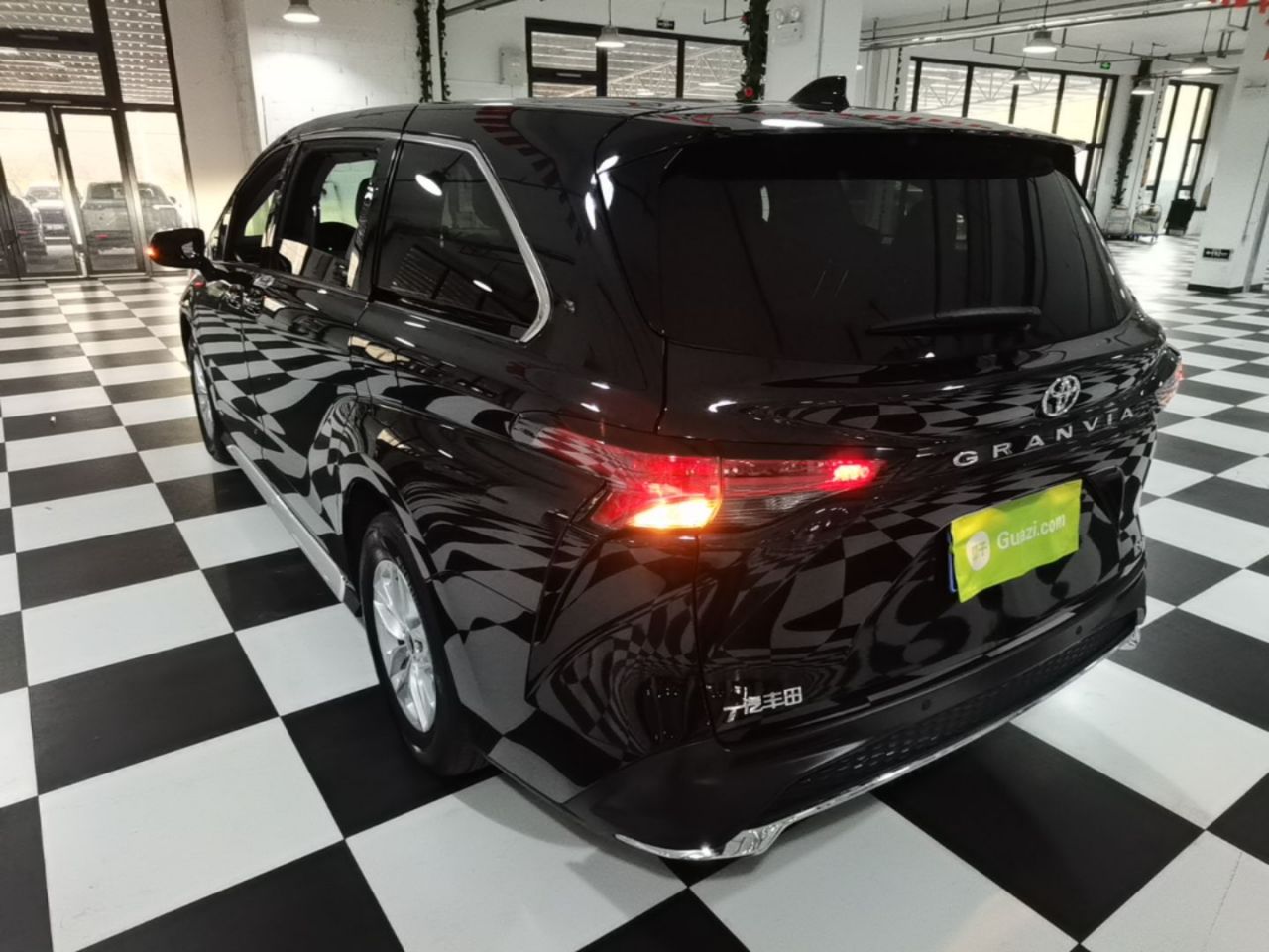 Granvia 2024 2.5L Hybrid Comfort photo 4
