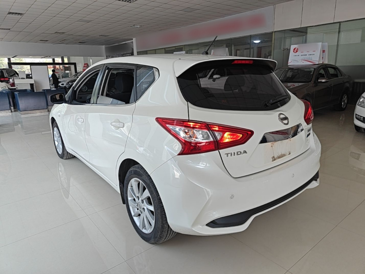 Tiida 2016 1.6L CVT photo 4
