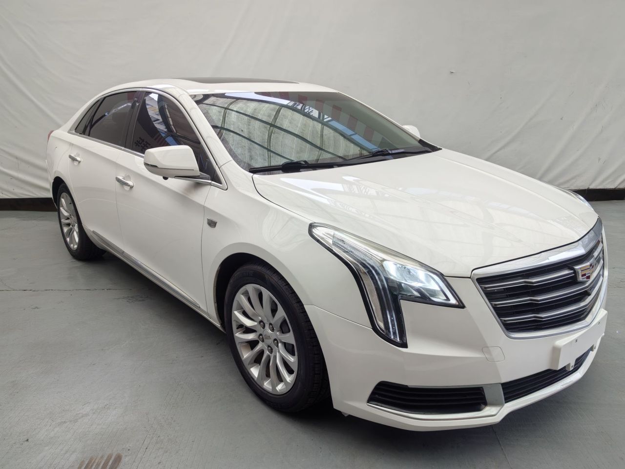 XTS 2018 28T Tech photo 2