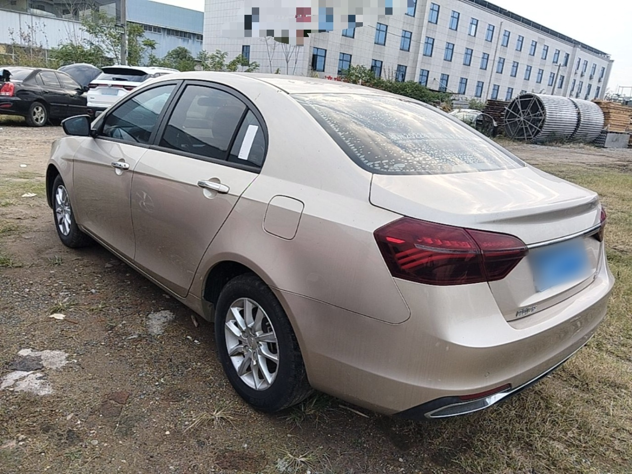Emgrand 2020 1.5L CVT Luxury photo 4