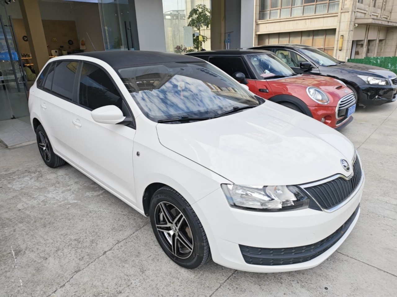 Rapid Spaceback 2016 Facelift 1.6L AT photo 3