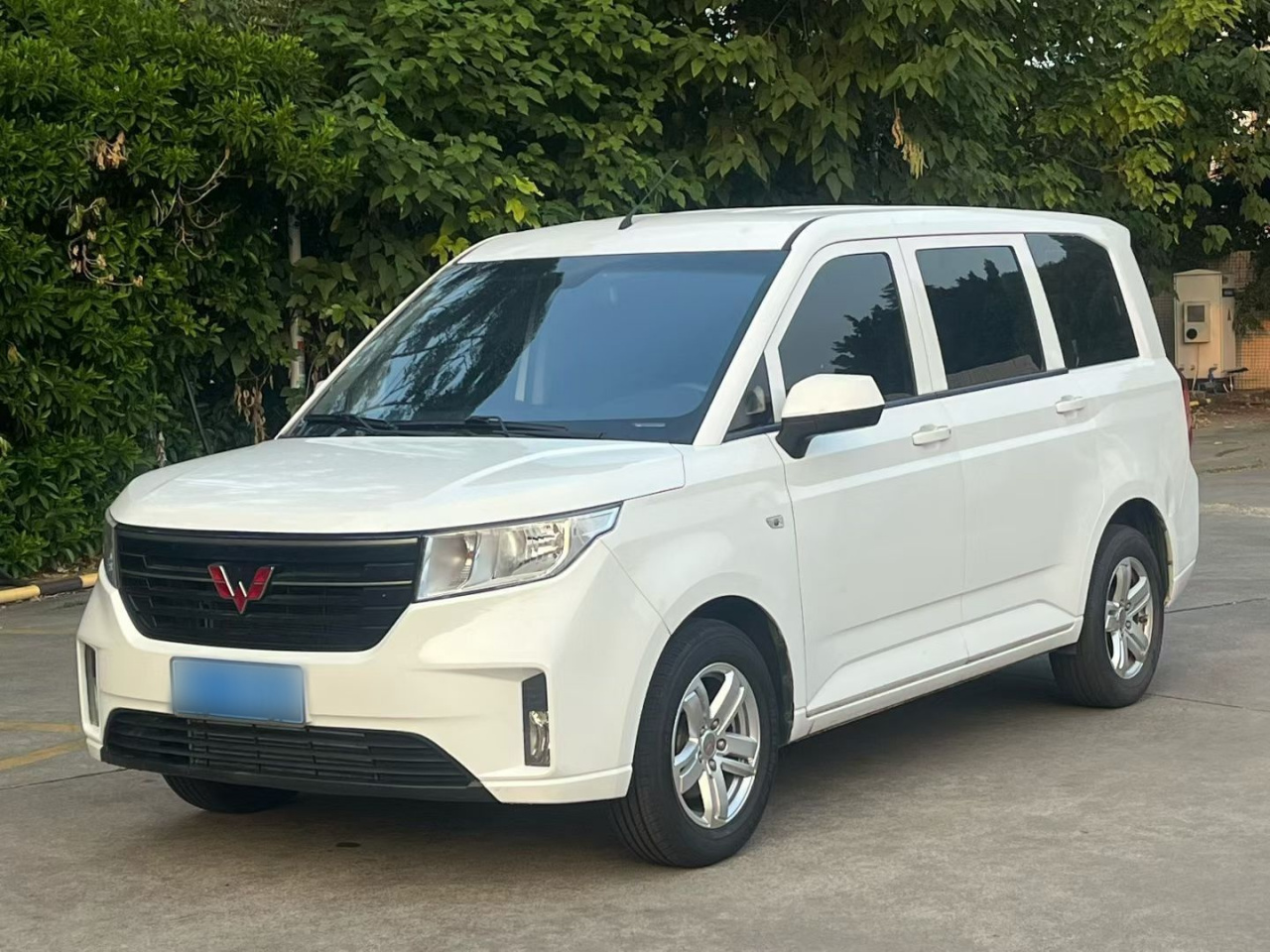 Wuling Hongguang PLUS 2019 1.5T MT Comfort 7-Seater