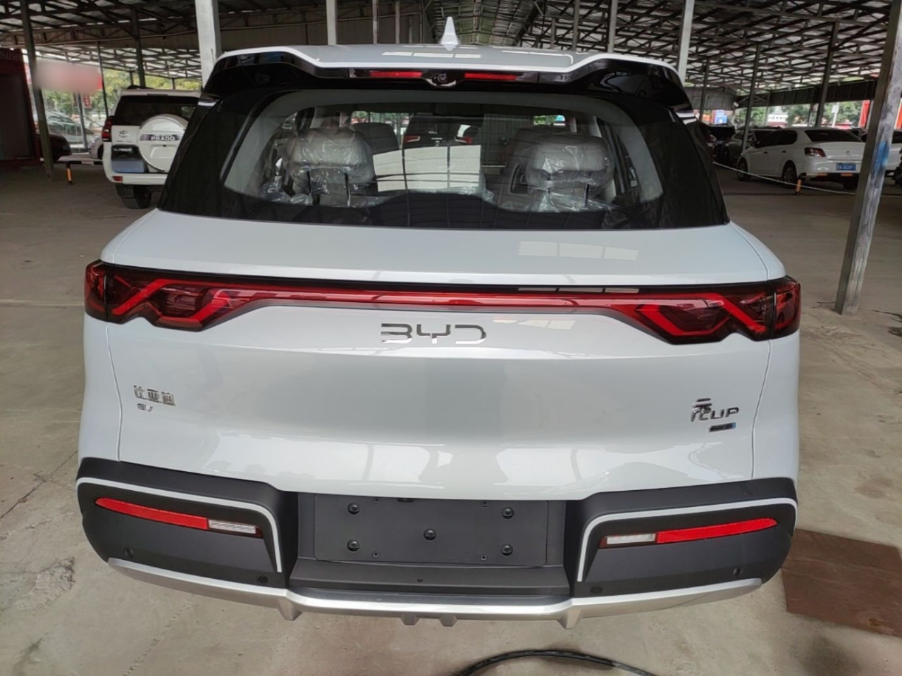 Yuan UP 2027 Flying Spur 401KM photo 5