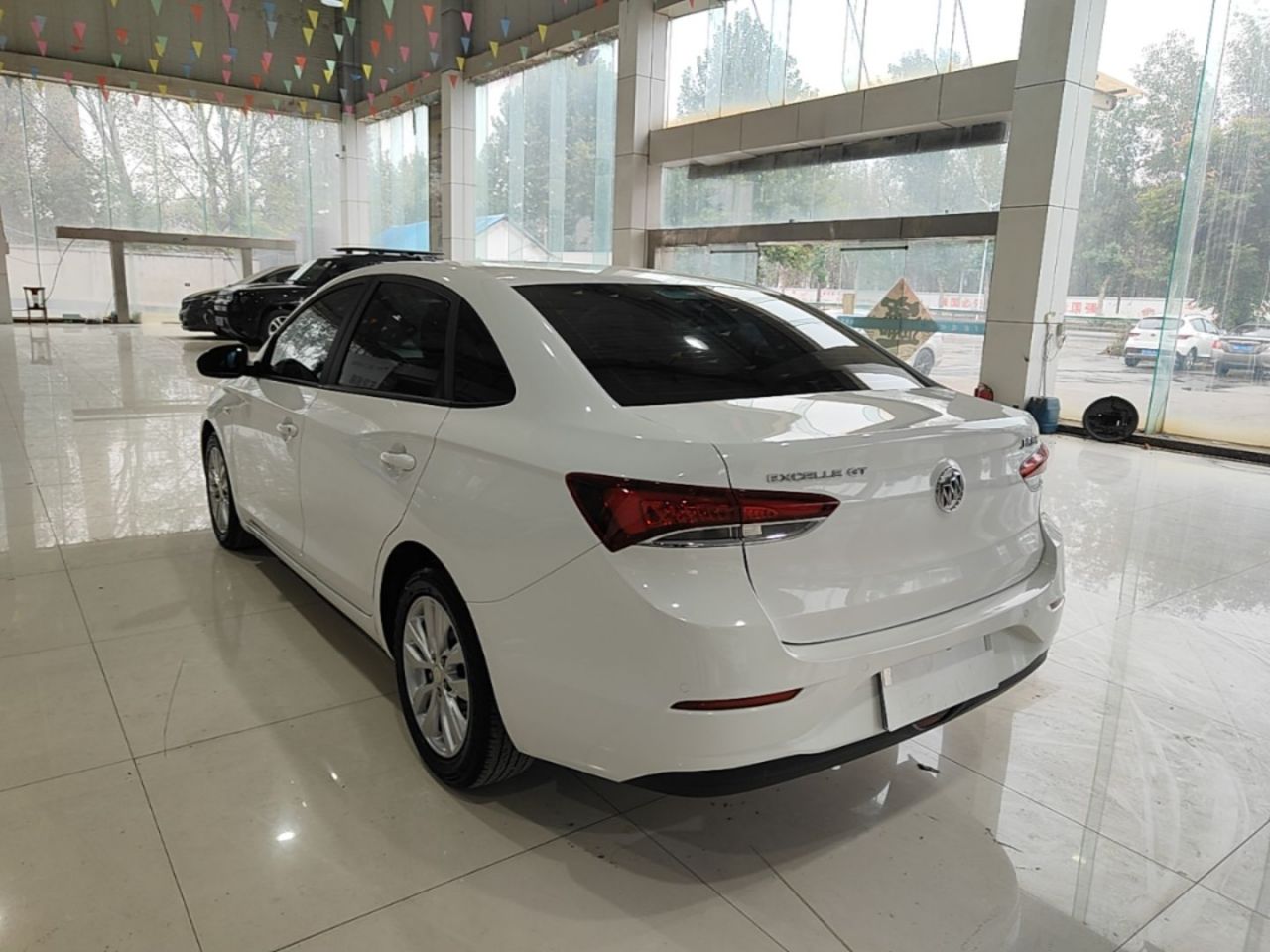 Excelle 2021 Facelift Classic 1.5L AT Elite photo 4