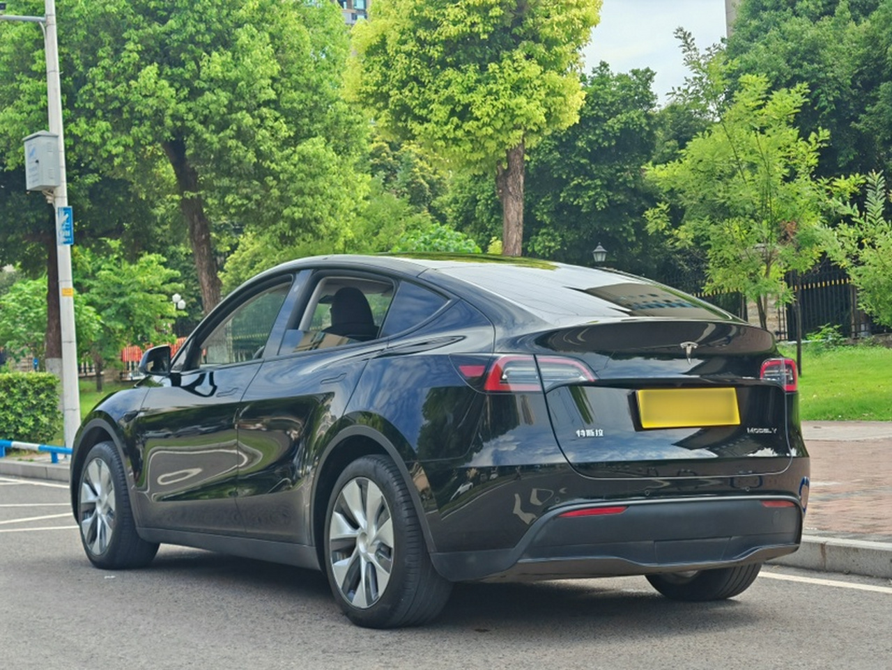 Model Y 2022 Facelift RWD photo 4