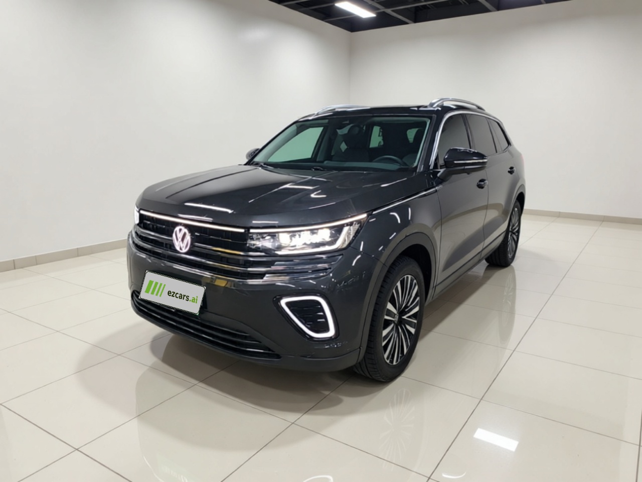 2023 330TSI Luxury