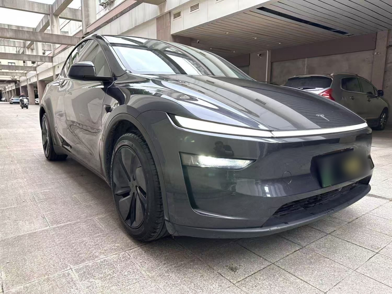 Model Y 2025 RWD photo 4