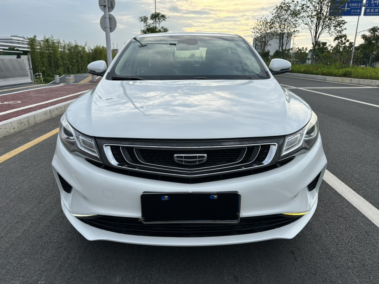 Emgrand GL 2018 1.4T DCT Elite Connected photo 2