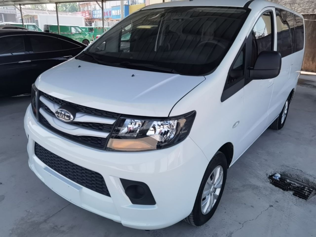 Refine M3 2019 1.8L Luxury