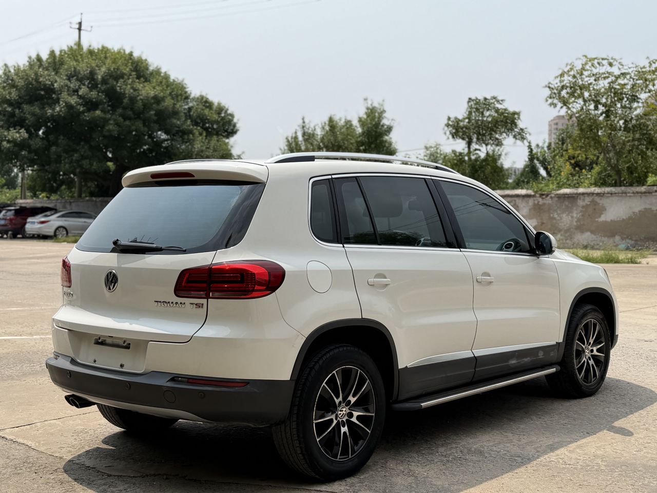 Tiguan 2015 1.8TSI AT RWD Luxury photo 4