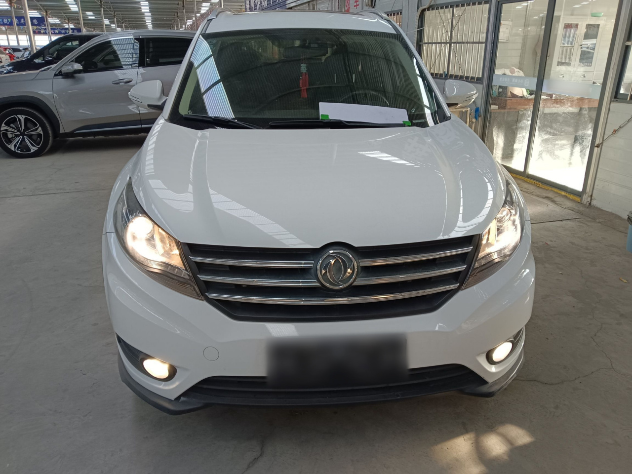 Fengon 580 2016 Facelift 1.5T CVT Luxury photo 2