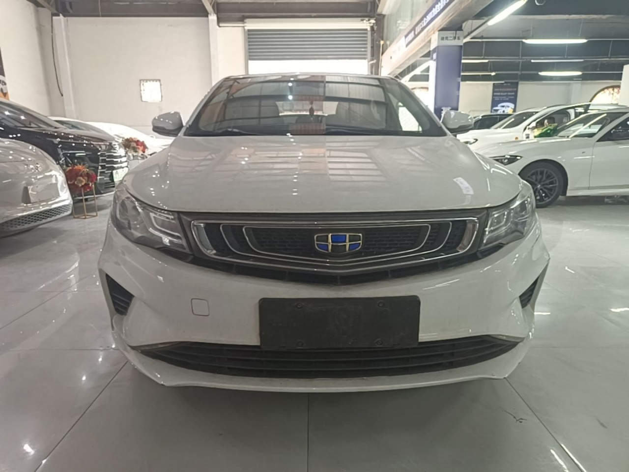 Emgrand GL 2018 1.8L MT Elite Connected photo 2