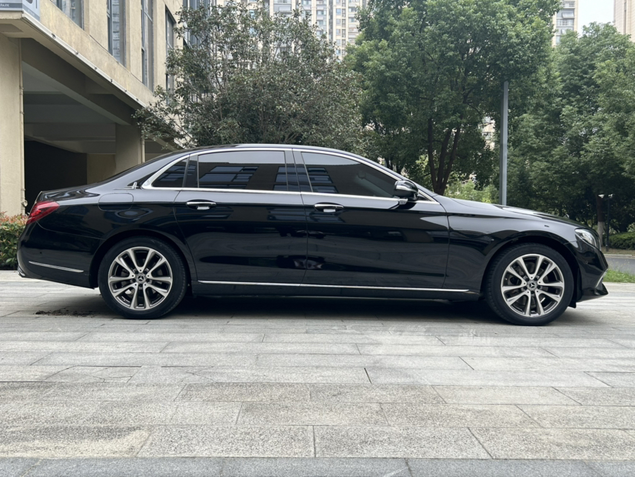 E-Class 2019 E 200 L photo 4