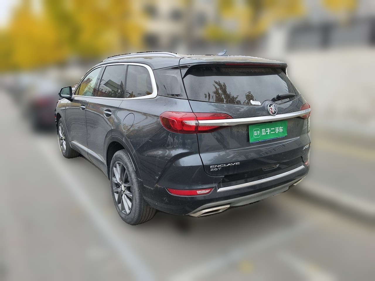 2020 28T RWD Premium photo 4