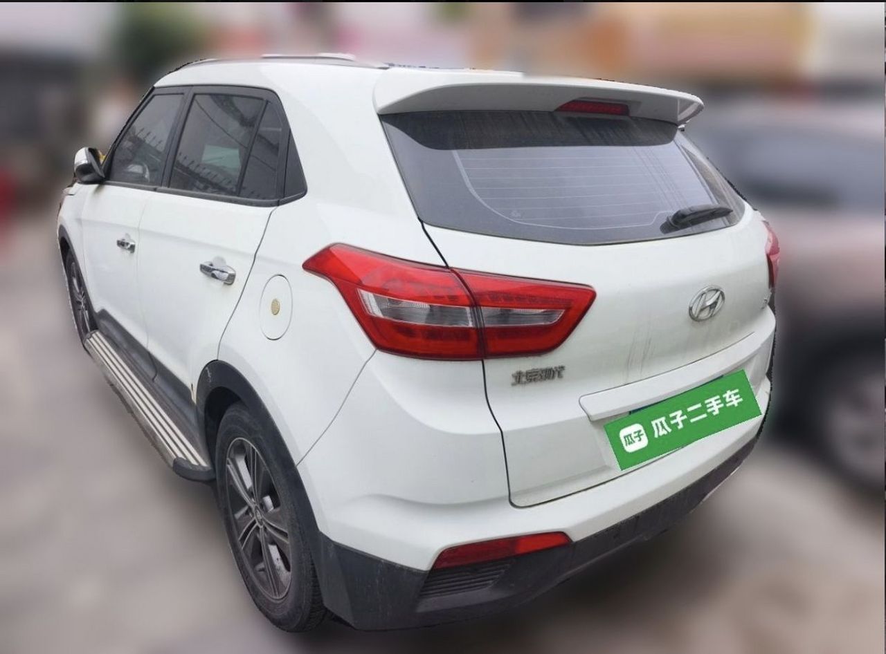 ix25 2015 1.6L AT RWD Premium DLX photo 3