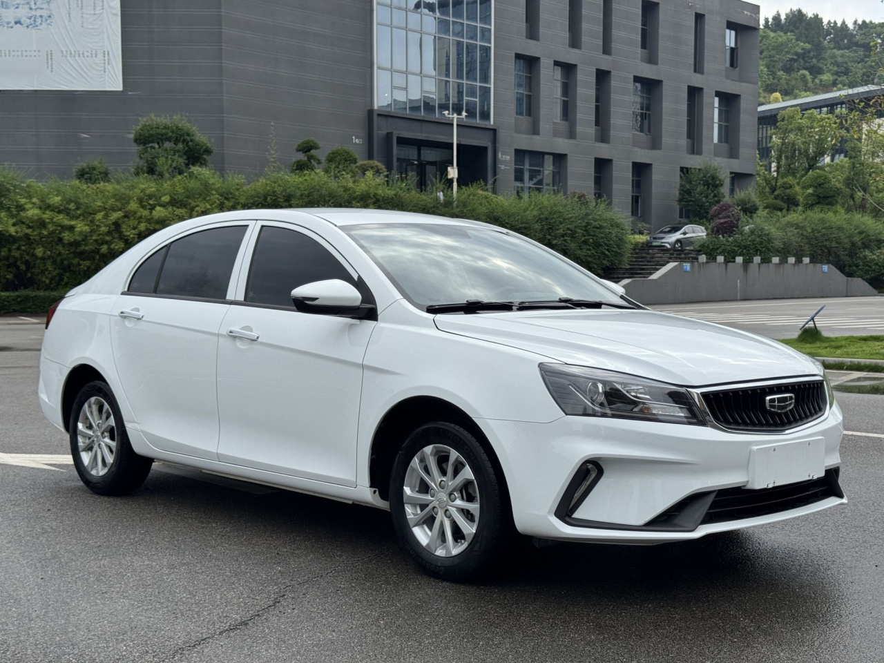 Emgrand 2021 UP 1.5L CVT Comfort photo 3