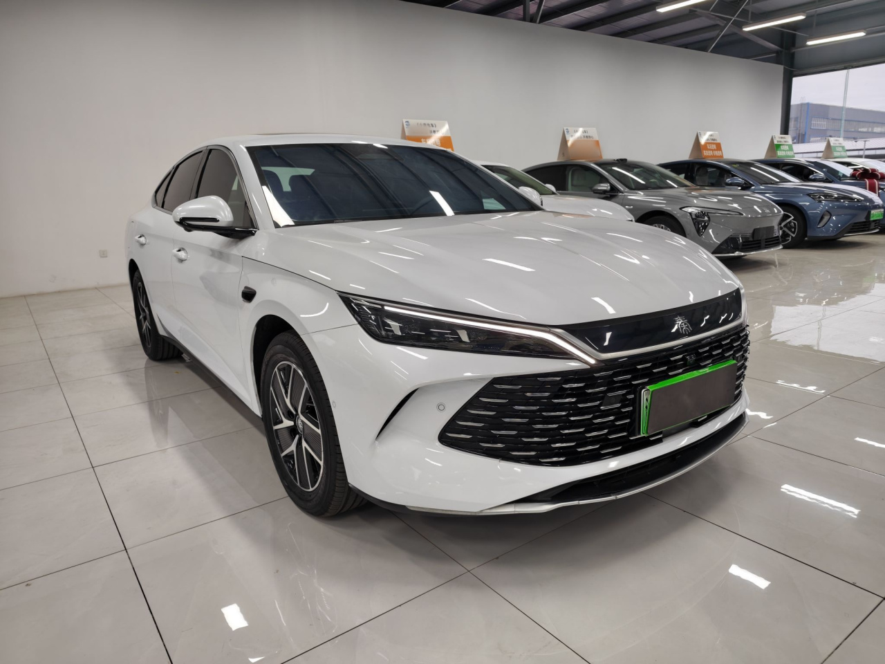 Qin L 2025 DM-i ADAS 120KM Leading photo 3