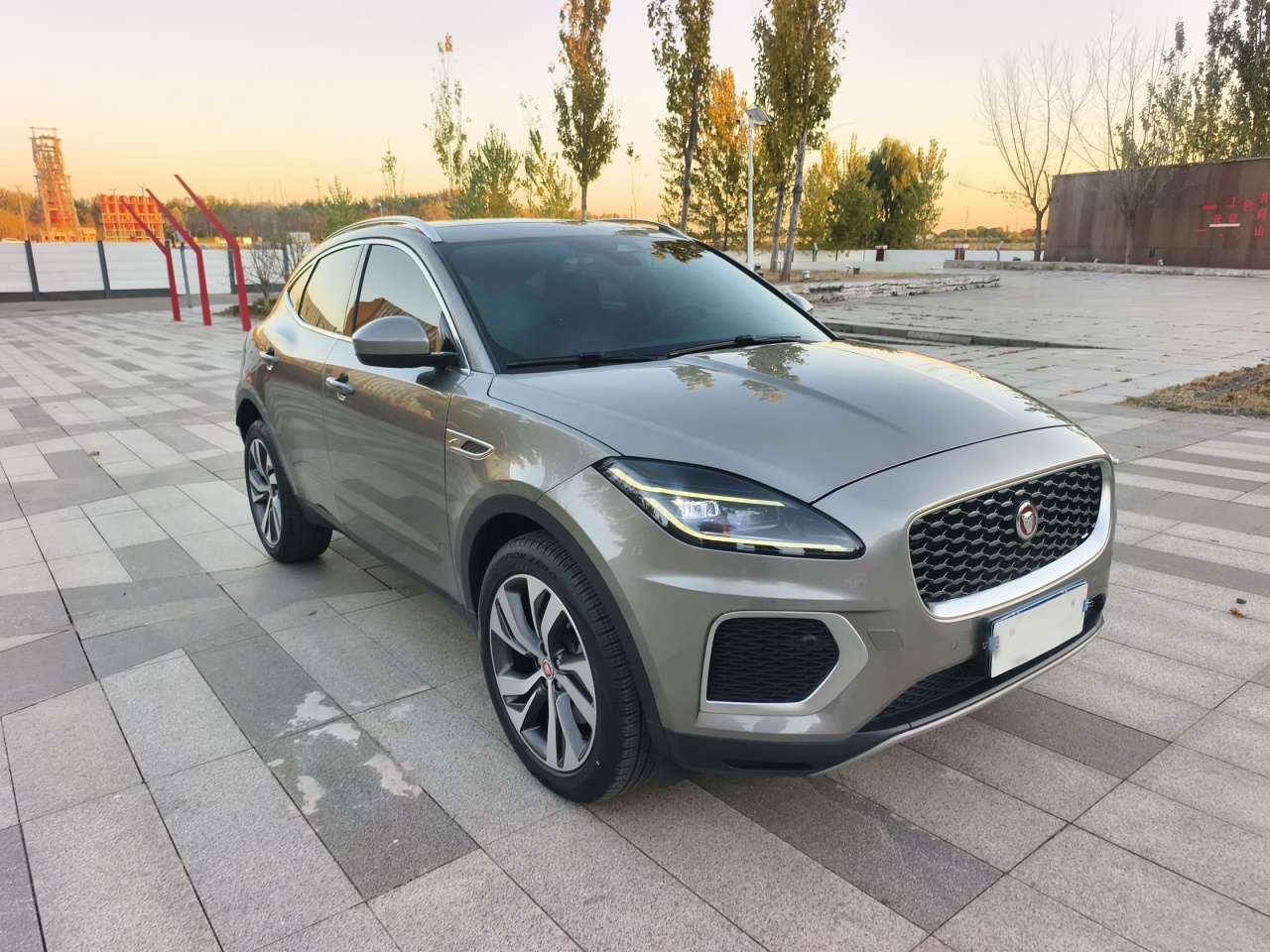 E-PACE 2024 Progressive Sport R-DYNAMIC S photo 3