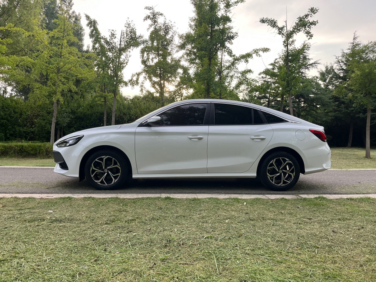 MG5 2023 180DVVT CVT photo 3