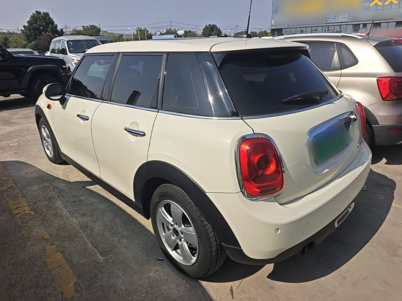 2015 1.2T ONE 5-Door photo 4