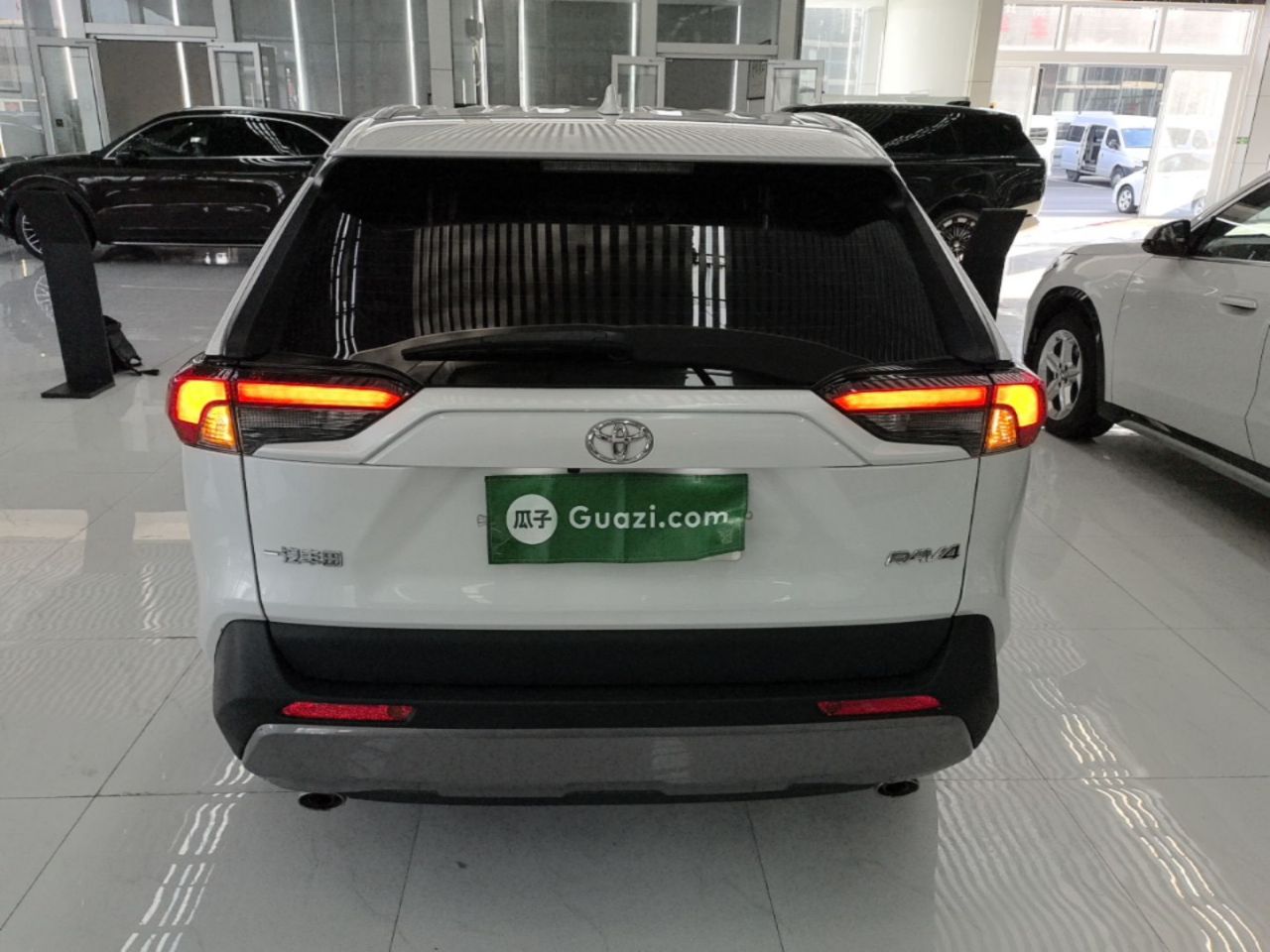 RAV4 2021 2.0L CVT RWD photo 5