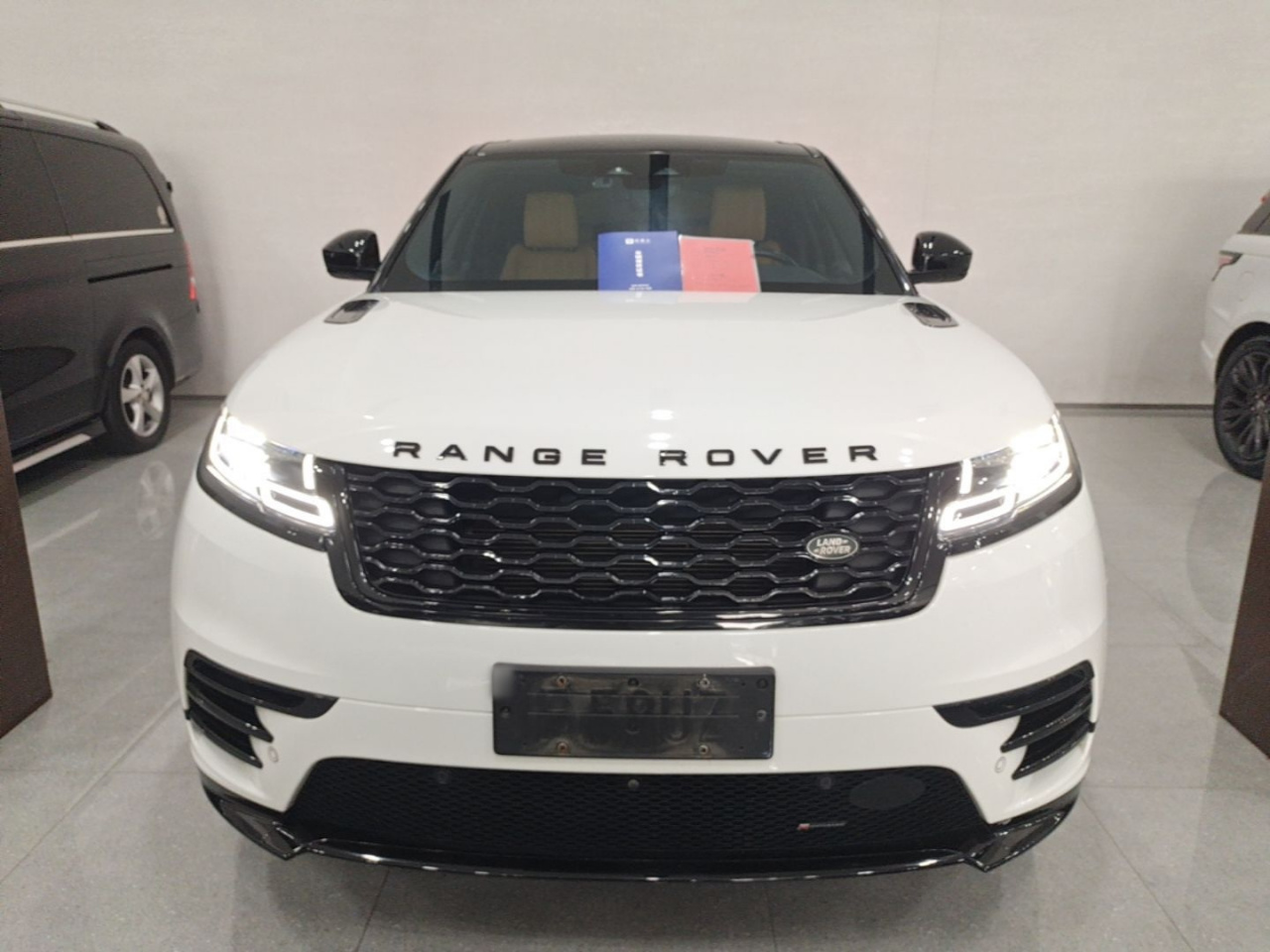 Range Rover Velar 2023 250PS photo 2