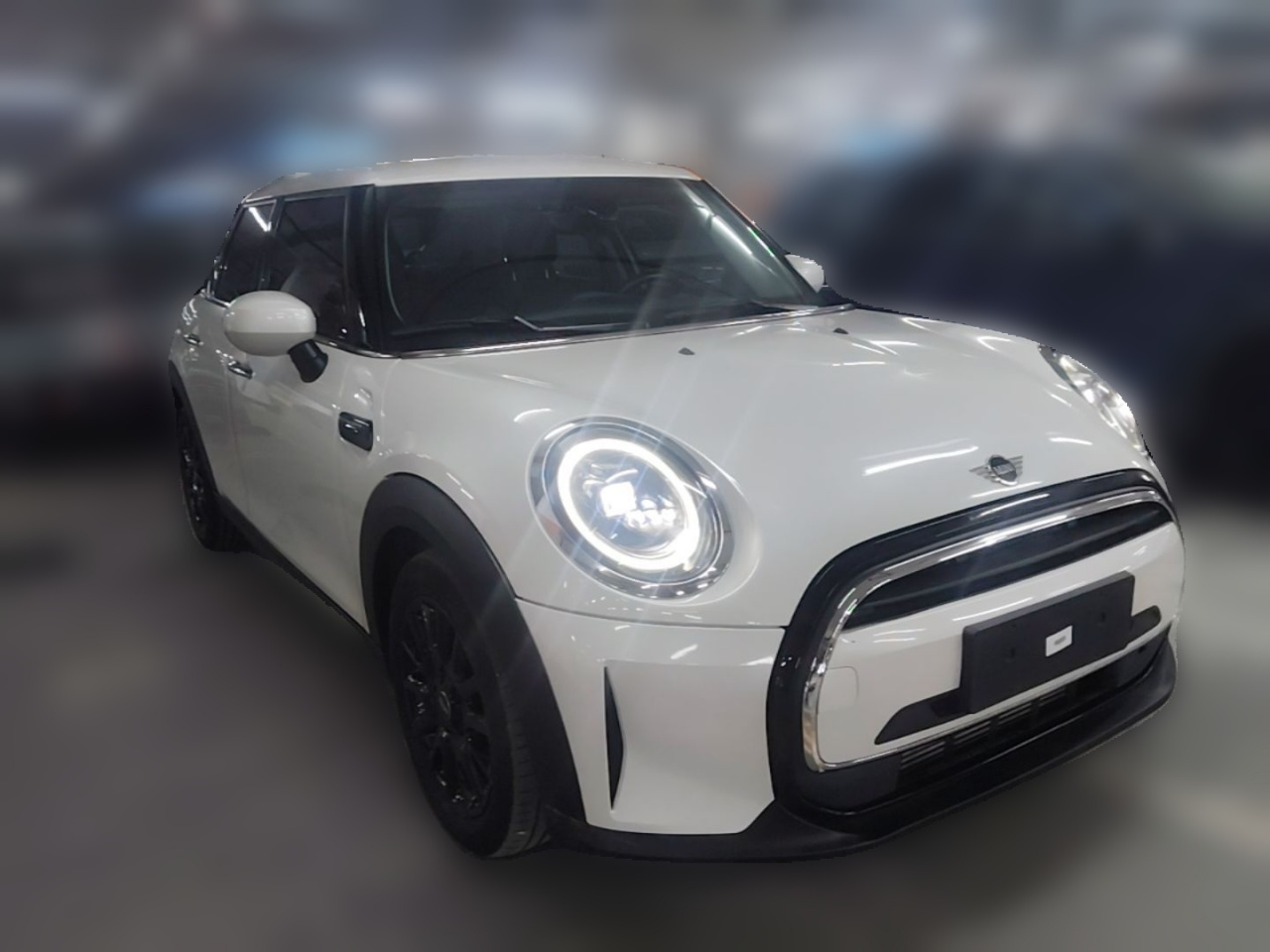 2023 1.5T ONE 5-Door photo 3