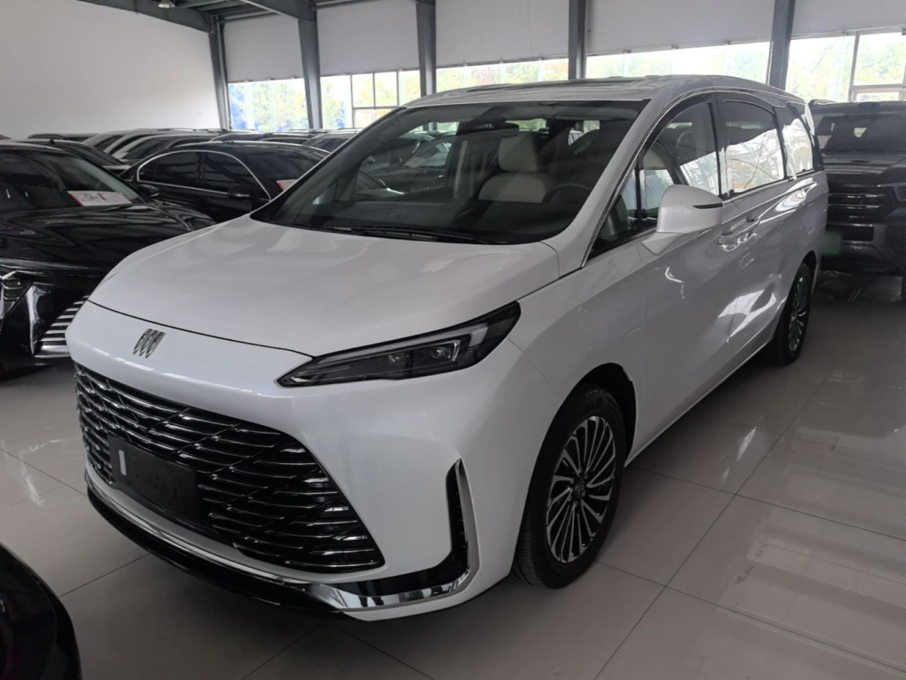 GL8 EV 2025 Exclusive