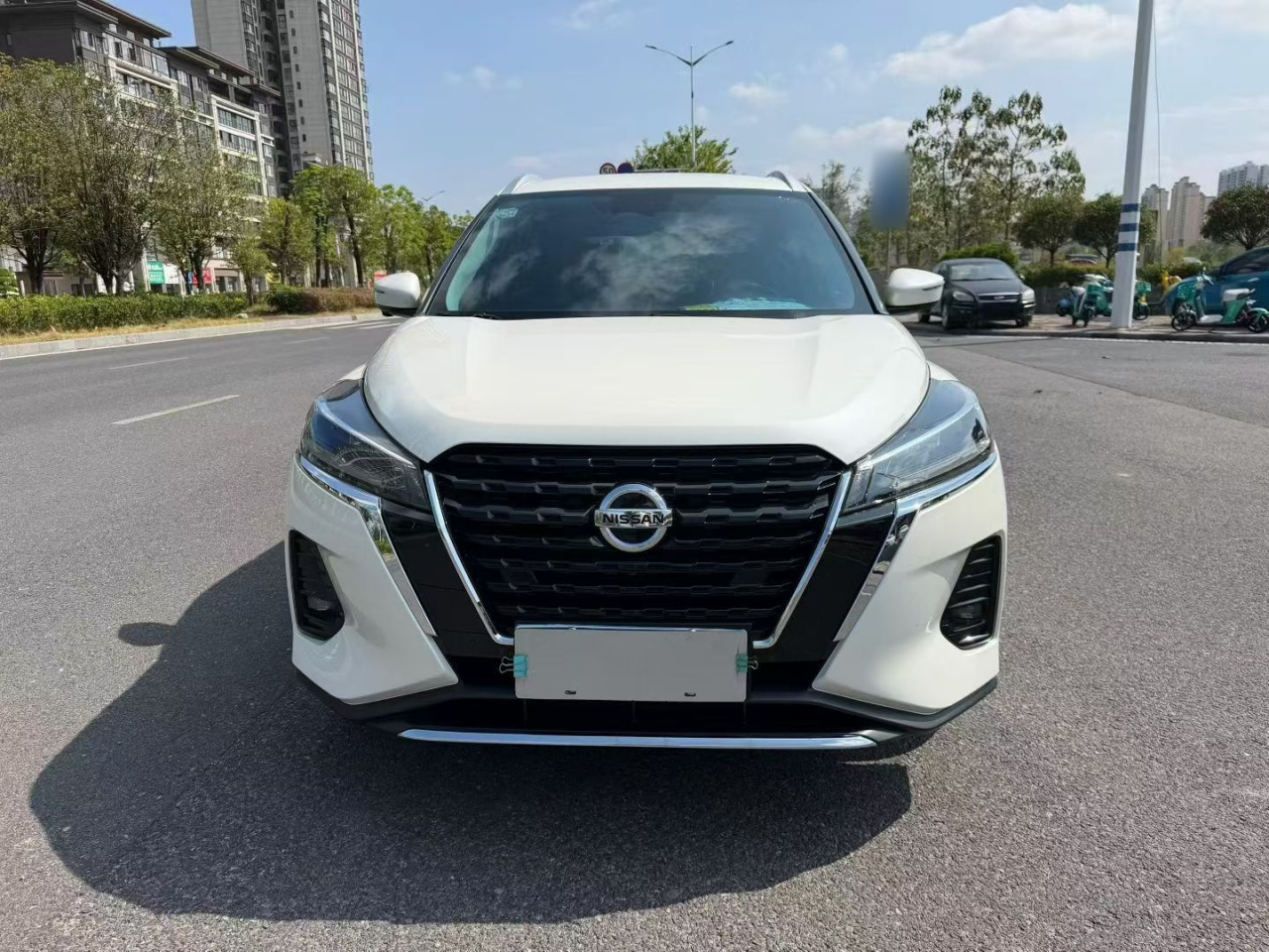 2022 1.5L CVT XV Luxury photo 2