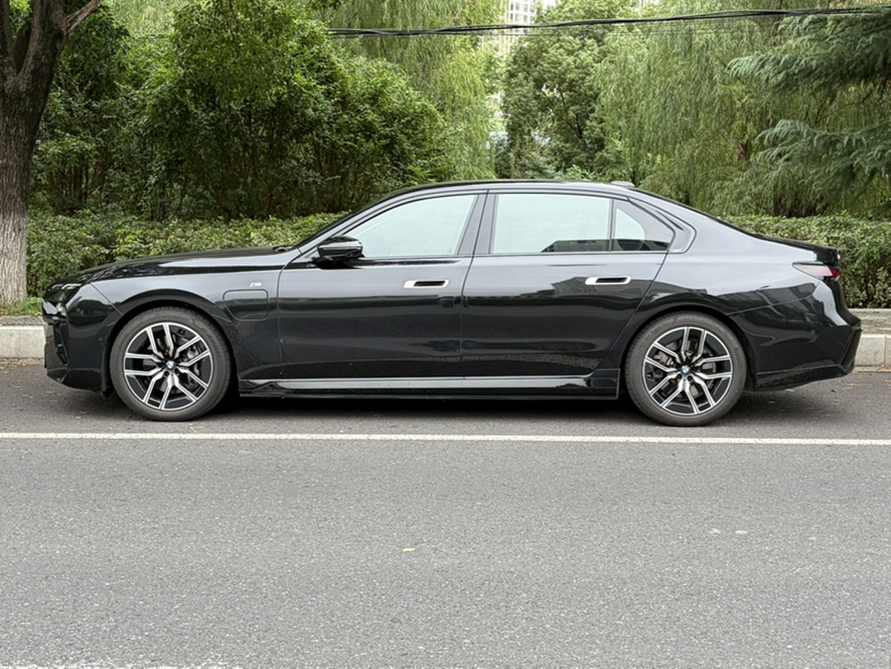 i7 2023 eDrive50L Leading M Sport Package photo 4